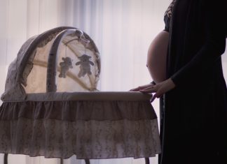 Pierwsze objawy porodu – jak zidentyfikować zaczynający się poród pierwsze objawy porodu