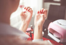 Lakiery hybrydowe – sposób na idealny manicure Lakiery hybrydowe