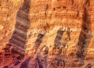 Jak wypełnić doły pod oczami?