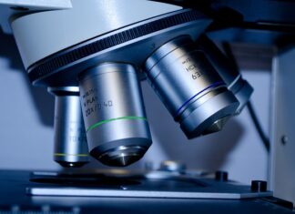 Ile osób kończy studia medyczne?