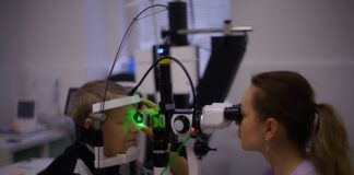 Kto lepiej zbada wzrok okulista czy optometrysta?